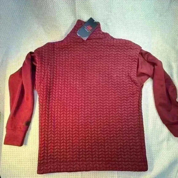 NWT, New Balance Quilted Sweatshirt in women’s size small. - Picture 5 of 16